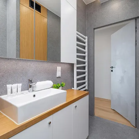 Mogilska Studio With Parking Near Tauron Arena Krakow By Noclegi Renters Exteriér fotografie